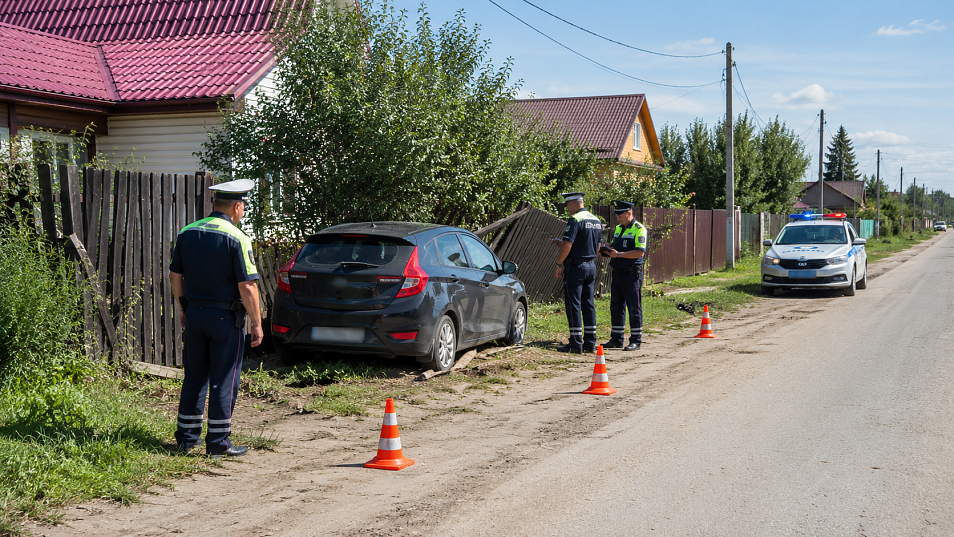 В Тюменском округе водитель без прав устроила ДТП с детьми в салоне